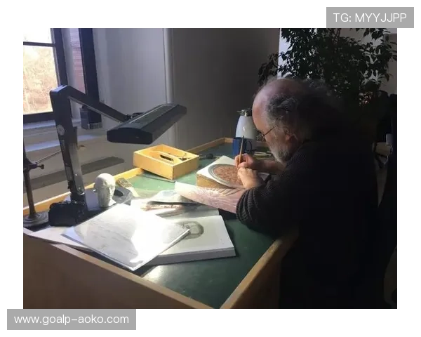 追随足球巨星的足迹：从赛场到生活揭秘他们背后的故事与荣耀